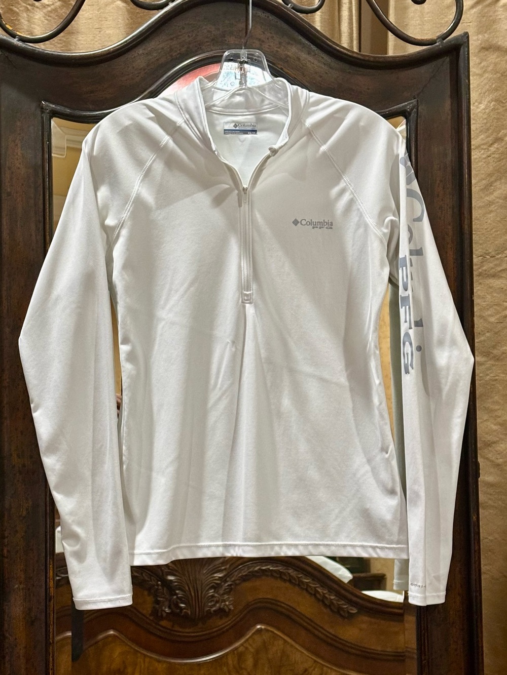 Women’s Columbia White Half-Zip Performance Pullover with thumb holes